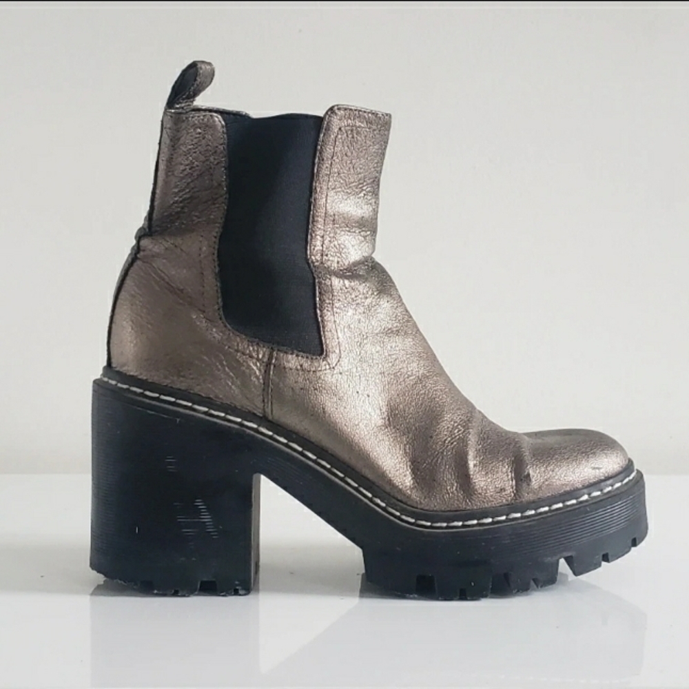 Metallic Pewter / Champagne Kendall & Kylie Chelsea Chunky Ankle Boots Lug Sole